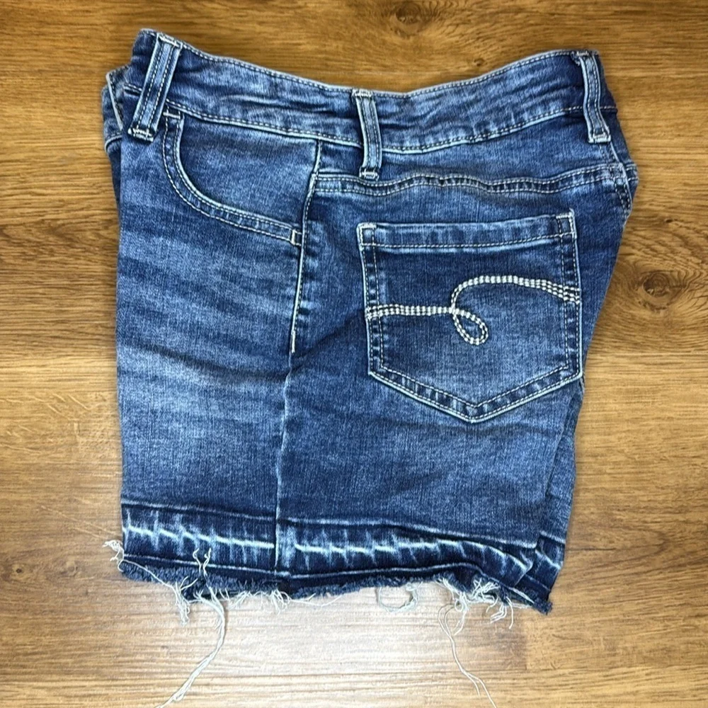 Justice Juniors 16 Faded Stretch 4.5” Inseam Altered Raw Hem Denim Jean Shorts